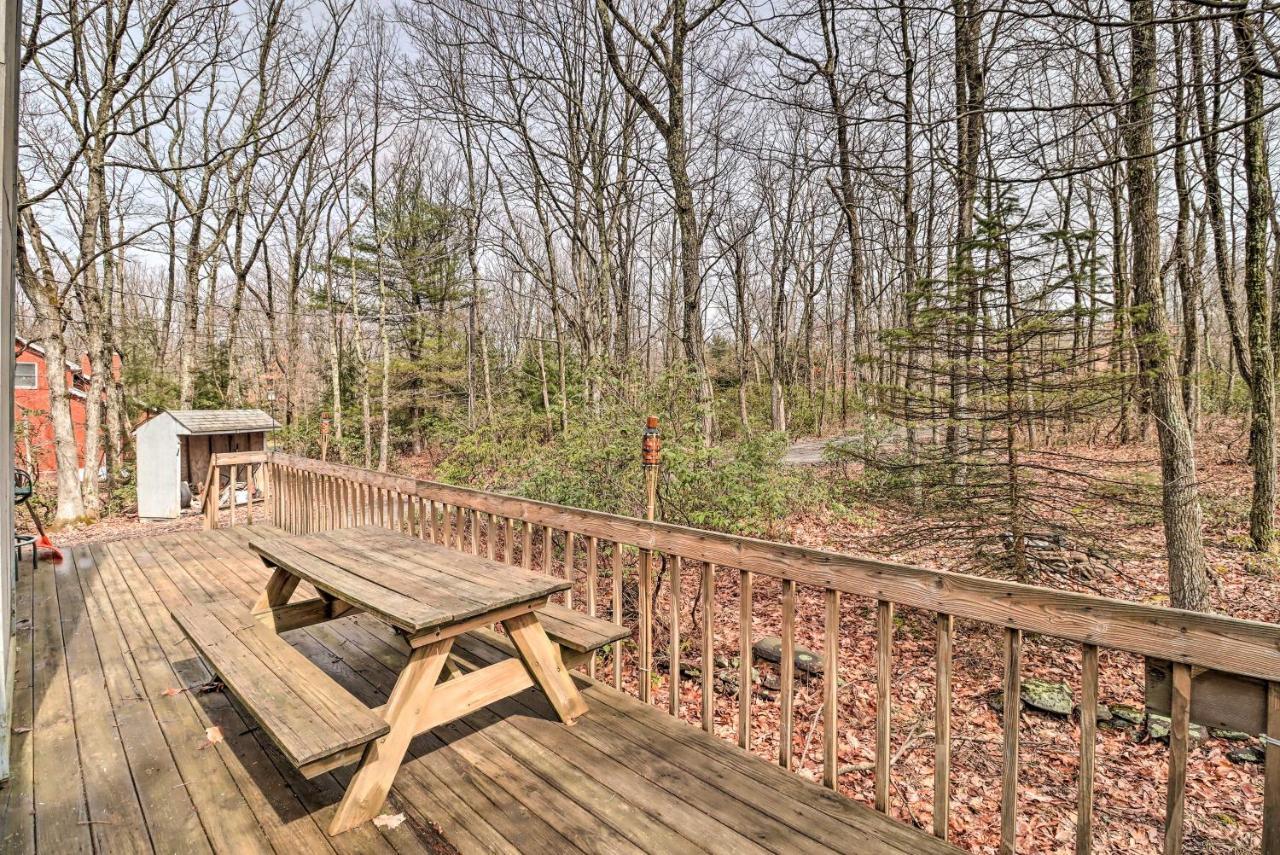 Secluded Poconos Home With Decks About 1 Mi To Lake Jim Thorpe Kültér fotó