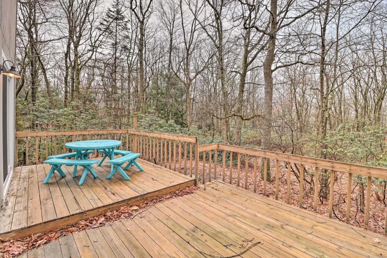 Secluded Poconos Home With Decks About 1 Mi To Lake Jim Thorpe Kültér fotó